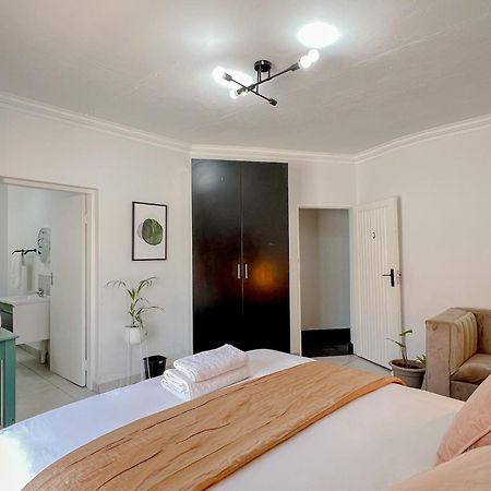 Amoris Guesthouse - In Brooklyn Претория Экстерьер фото