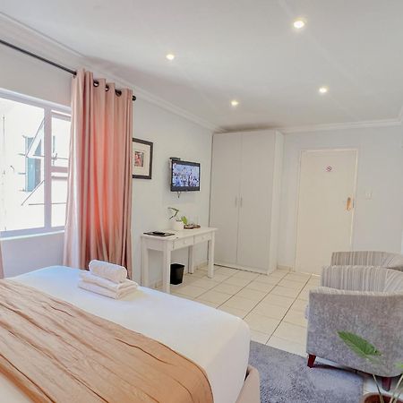 Amoris Guesthouse - In Brooklyn Претория Экстерьер фото